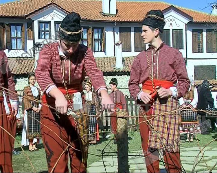 Стотици гости от близо и далеч чака Златоград за Трифониада 2017