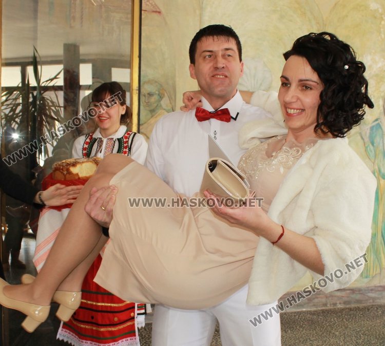 Диана и Кирил вече са семейство Кирилови.