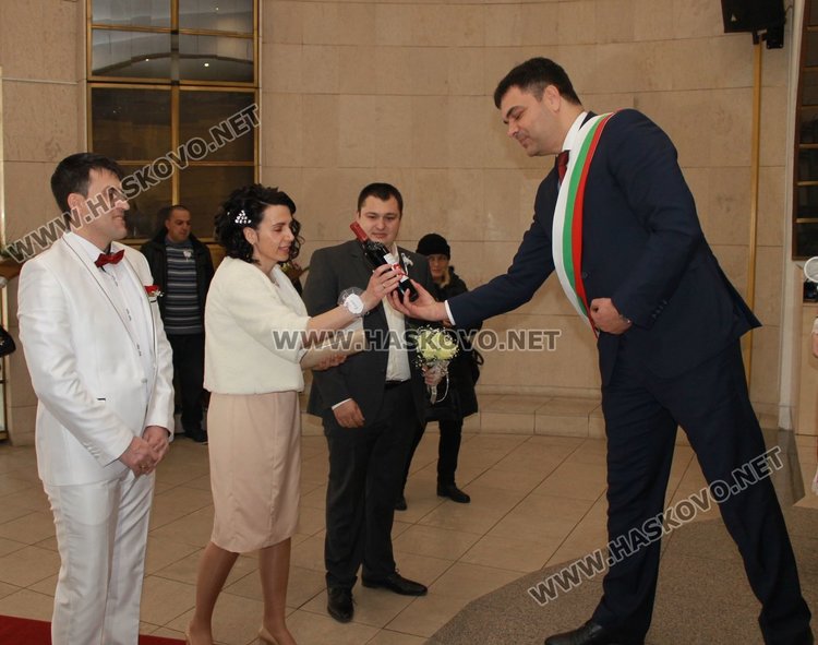 Влюбени двойки сключиха граждански брак на Св.Валентин 