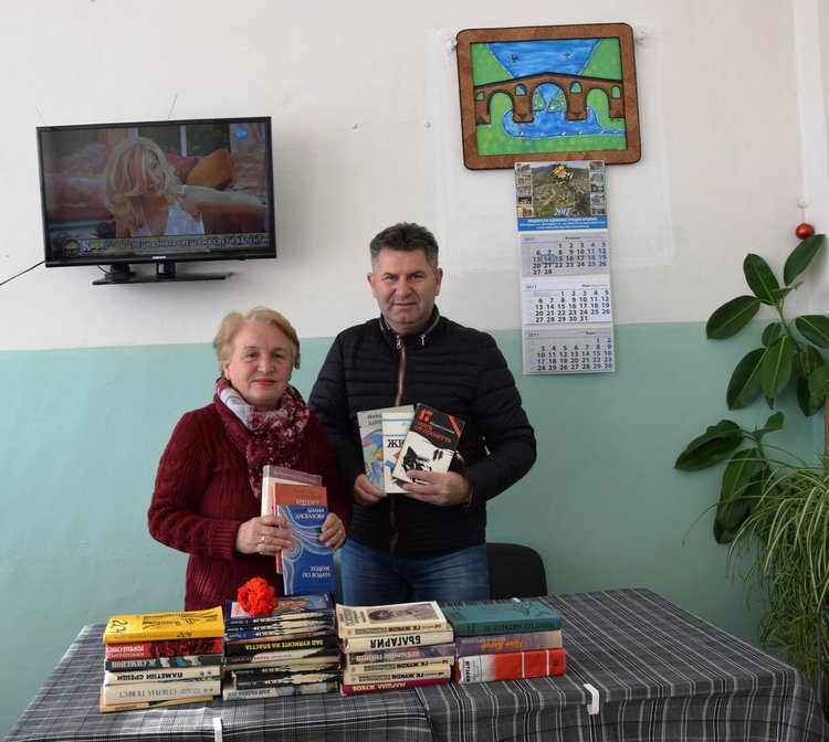 Дарение от книги получи пенсионерския клуб в Ардино