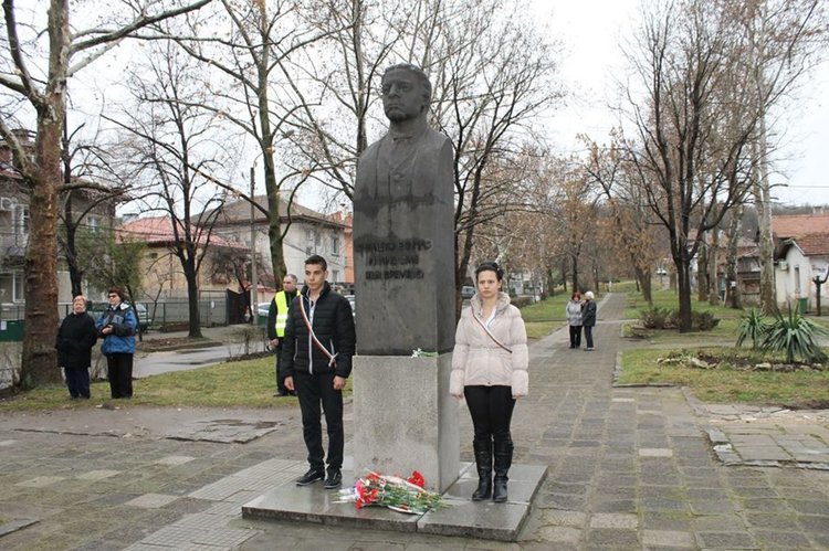 Общоградско поклонение в памет на Левски организират в Димитровград