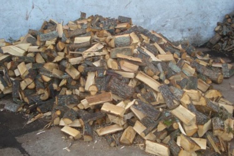 Цената на дървата за огрев скочи с тридесет лева за тон,бръкна в джоба на кърджалийци        