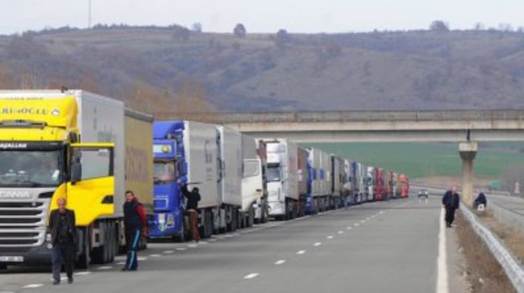 Договориха мерки против опашките на ”Дунав мост”