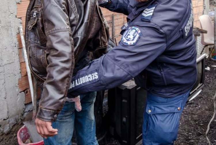 Купувач позна откраднатия телевизор на съседа и обади апашите на полицията