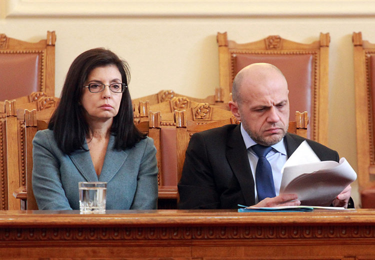 Дончев: С едната ръка Кунева контролираше, с другата харчеше