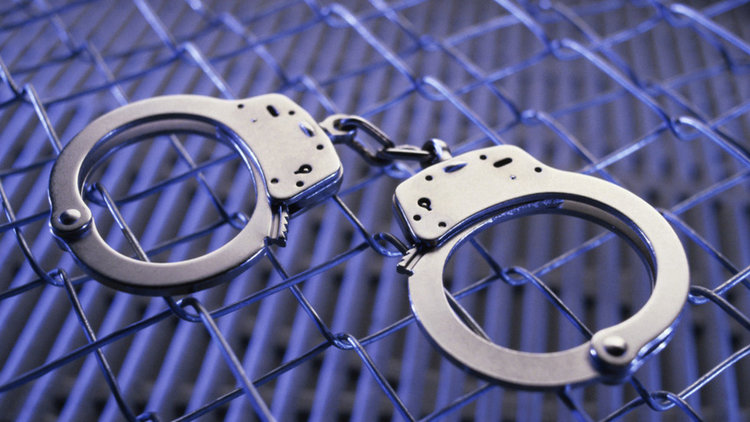 Задържаха мъж, нападнал жена 