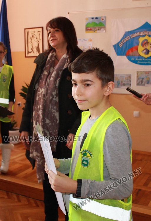Доброволците от Детското полицейско управление участваха в конкурс за рисунка