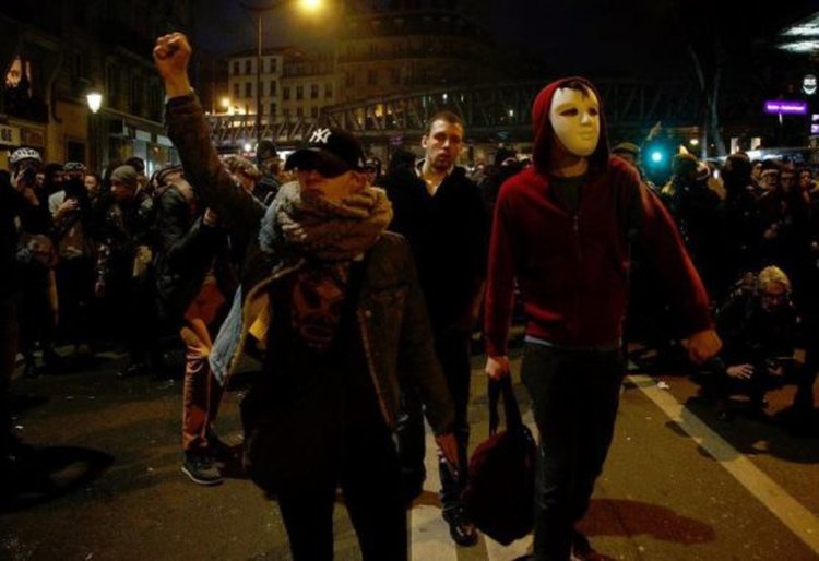 Протестите в Париж прераснаха в сблъсъци с полицията