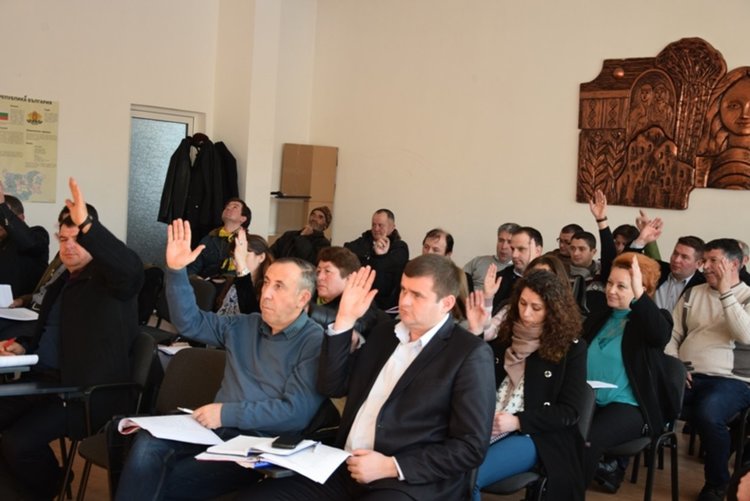      Ардинските съветници погнаха незаконното паркиране,Административният съд ги отряза