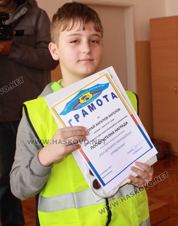 Доброволците от Детското полицейско управление участваха в конкурс за рисунка