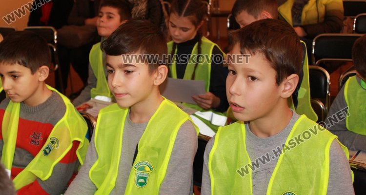 Доброволците от Детското полицейско управление участваха в конкурс за рисунка