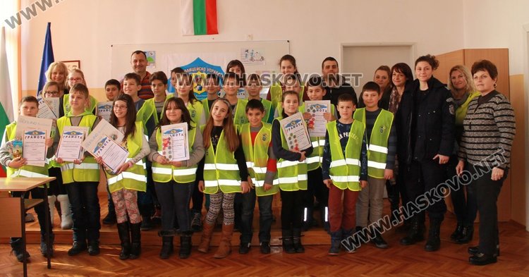 Доброволците от Детското полицейско управление участваха в конкурс за рисунка