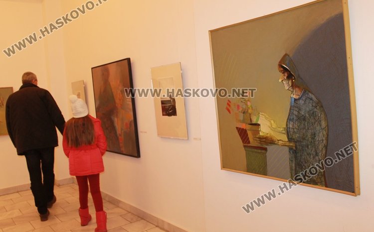 Женската красота показва изложба, открита в димитровградската галерия