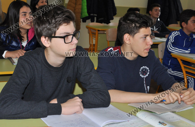 Откриха модерен кабинет по математика за патронния празник на Васил Левски