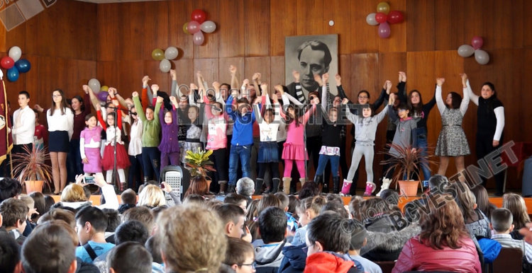 Смолянско училище чества патрона си, награждава отличниците