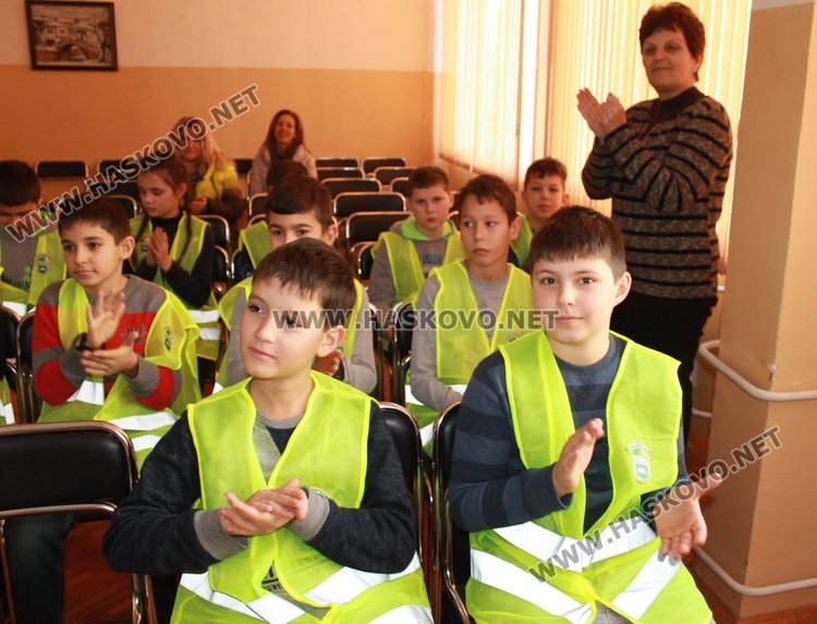 Доброволците от Детското полицейско управление участваха в конкурс за рисунка