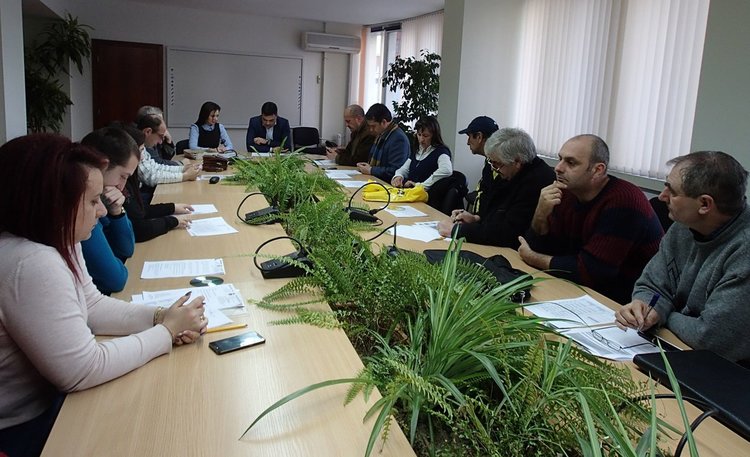 737 са  членовете на секционните комисии за изборите в община Димитровград