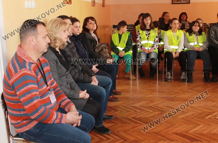 Доброволците от Детското полицейско управление участваха в конкурс за рисунка