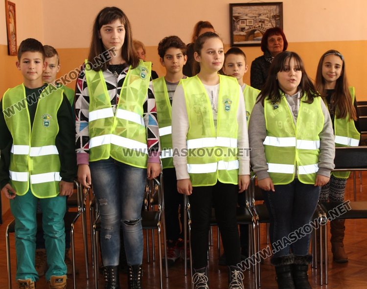 Доброволците от Детското полицейско управление участваха в конкурс за рисунка