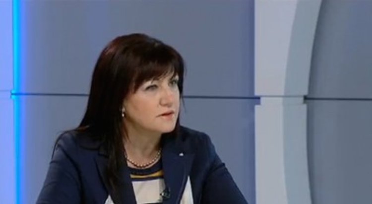 Цвета Караянчева повежда патриотичен марш в Кърджали 