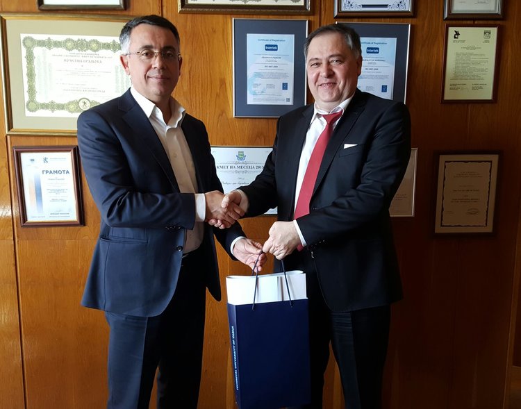 Община и университет се договориха за обучение на кадри и общи проекти