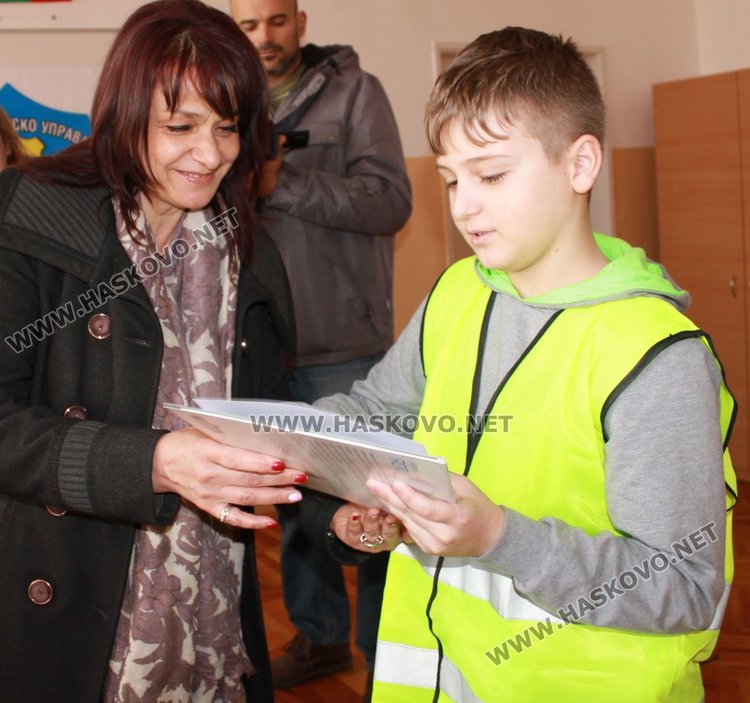 Доброволците от Детското полицейско управление участваха в конкурс за рисунка