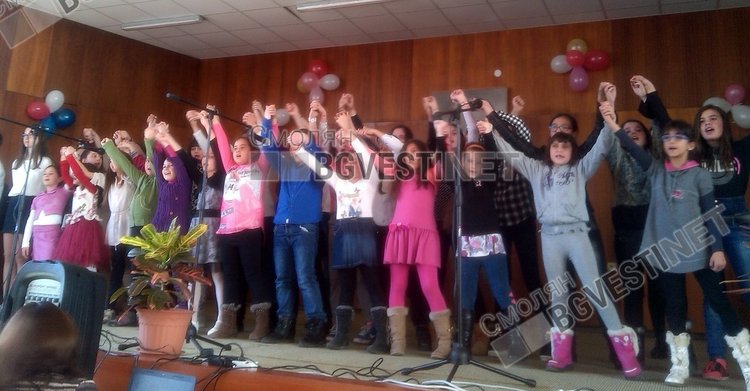 Смолянско училище чества патрона си, награждава отличниците