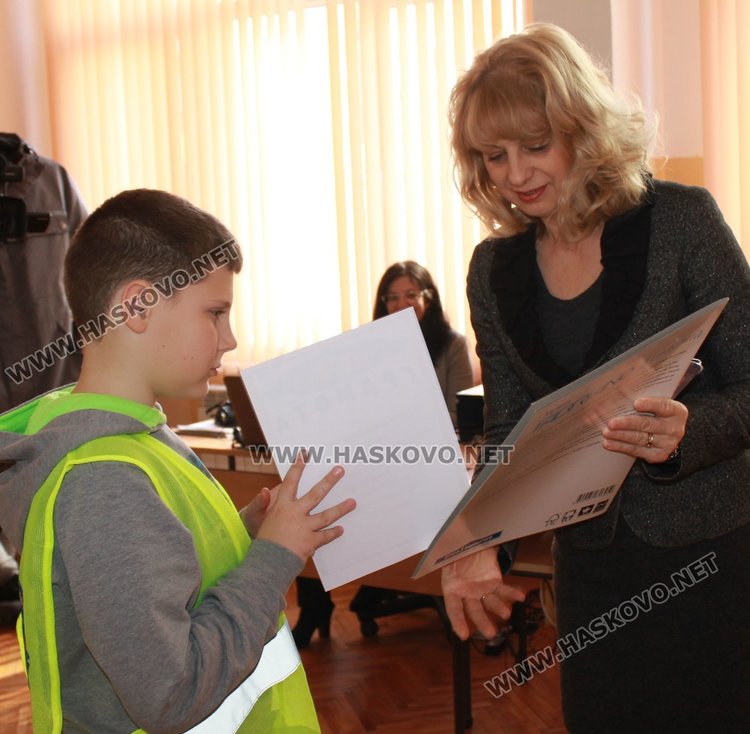 Доброволците от Детското полицейско управление участваха в конкурс за рисунка