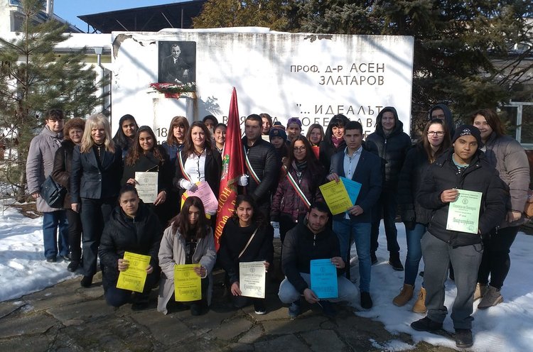 Професионалната гимназия в Димитровград почете своя патрон д-р Асен Златаров