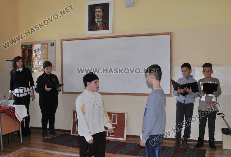 Откриха модерен кабинет по математика за патронния празник на Васил Левски