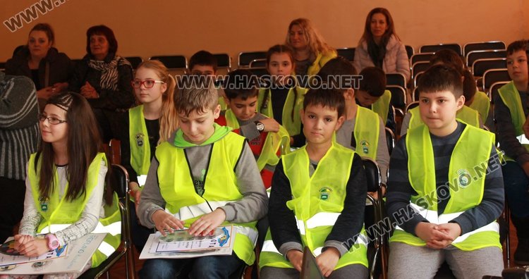 Доброволците от Детското полицейско управление участваха в конкурс за рисунка