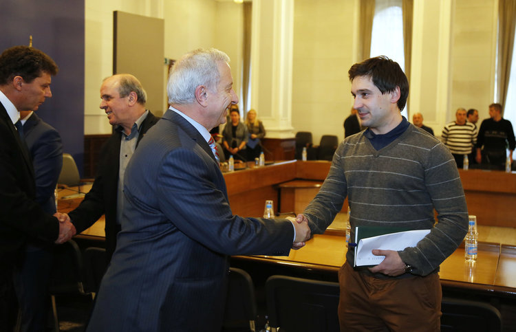 Премиерът Герджиков благодари лично на строителите, участвали в ремонта на тунел "Ечемишка"