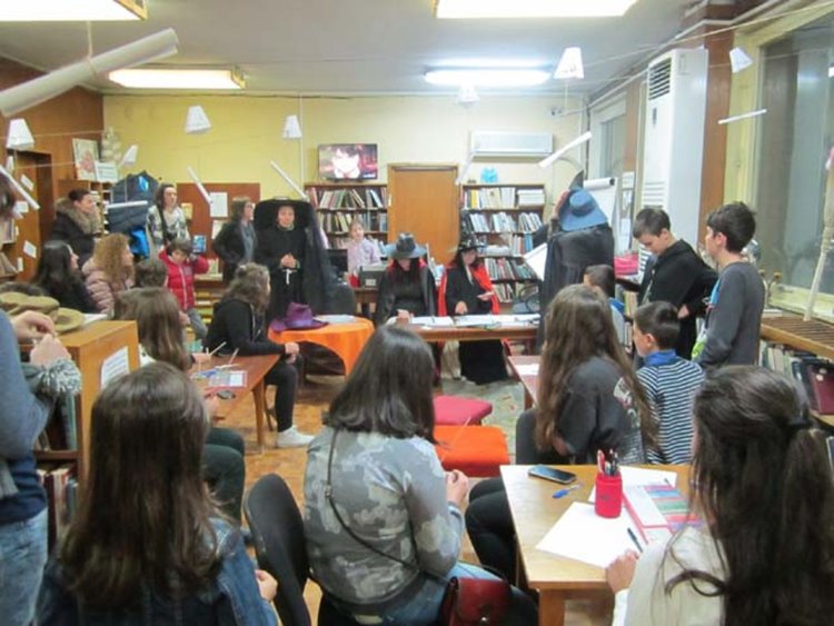 Магьосници и мъгъли в нощта на Хари Потър в библиотеката