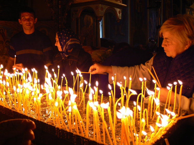 Осигуряват допълнителен автобус до гробищните паркове в Димитровград заради Задушница