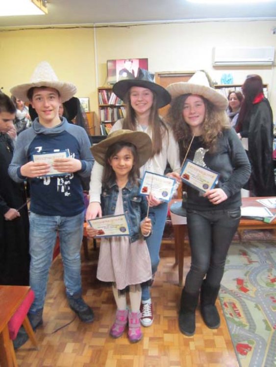 Магьосници и мъгъли в нощта на Хари Потър в библиотеката