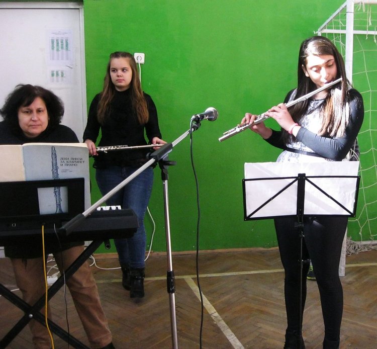 Патронен празник чества Средно училище "Васил Левски"