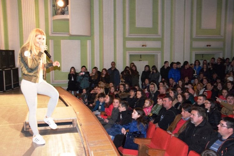 Благотворителен концерт събра 3 472 лева за лечението на Дани от Ардино