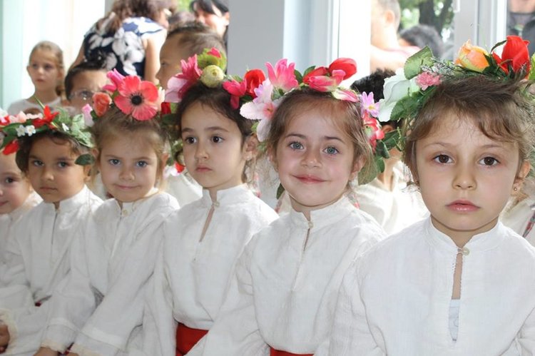 Общината: Англ.език в детските градини остава безплатен до края на учебната година