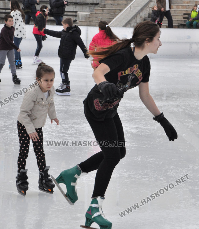  Децата на Хасково се пързаляха на леда с кънкьори шампиони