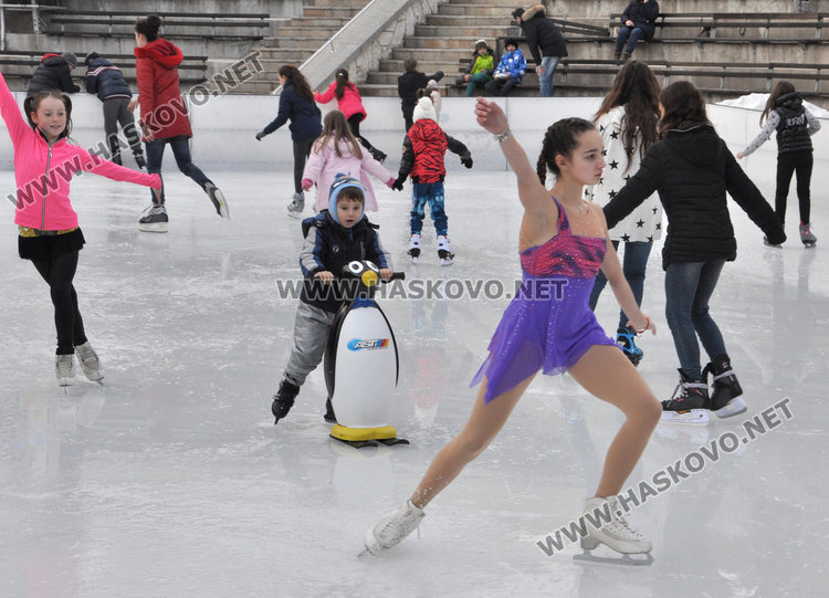  Децата на Хасково се пързаляха на леда с кънкьори шампиони