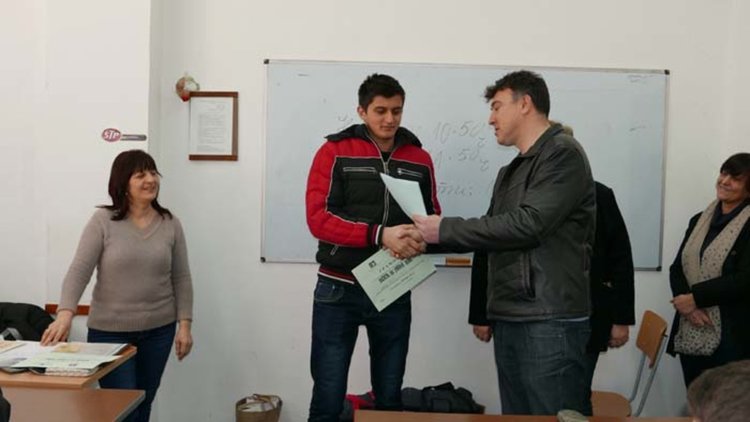 Ученици от Електрониката напредват в състезанието „Мога и зная как”