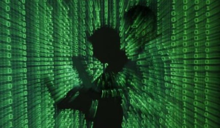 Западът се мобилизира срещу киберзаплахите и дезинформацията