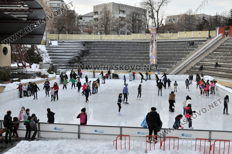  Децата на Хасково се пързаляха на леда с кънкьори шампиони