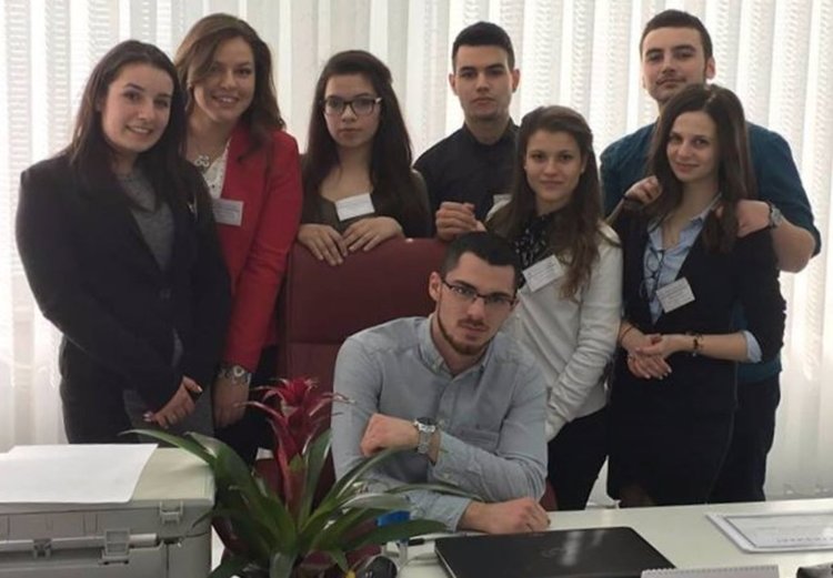 Ивайло Налбантов и екипът му смениха ръководството на СУ „Златаров“