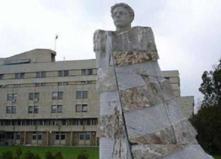 Да се преклоним пред Апостола
