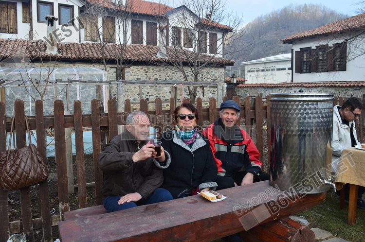 Местните производители с удоволствие пийваха и от виното на конкуренцията