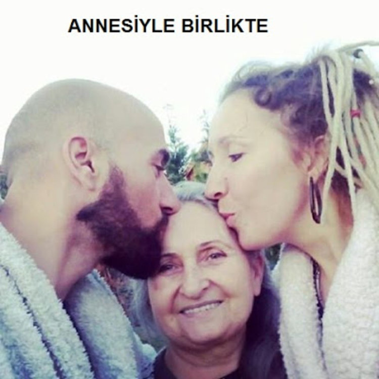 Анъл с майка си Хавва