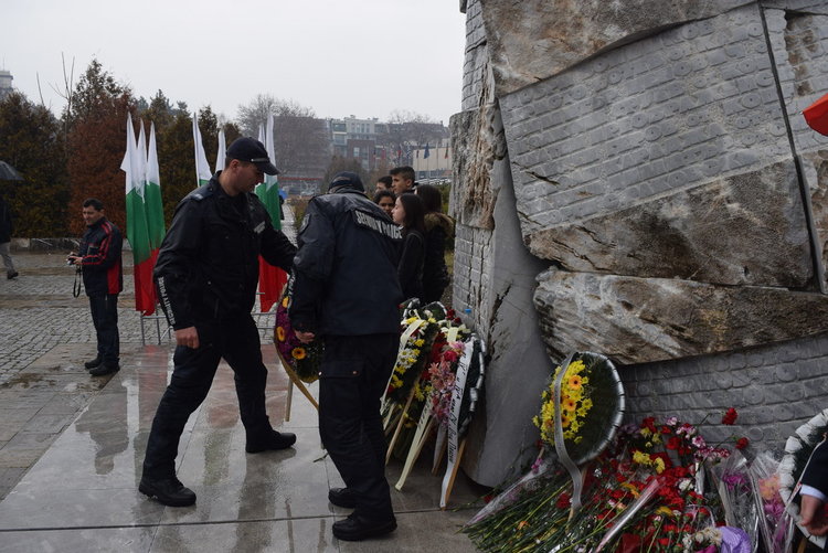 И природата тъжи за смъртта на Апостола,днес ни напомни за поезията на Ботев