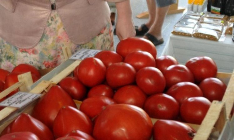 Оранжерийните зеленчуци поскъпват, много плодове също