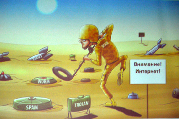 Георги Гачев даде напътствия на ученици как да се справят с вирусите и кибертормоза